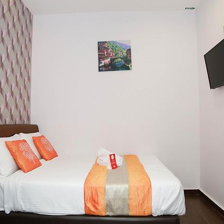 Oyo 250 Palazzo Hotel Kulai Джохор-Бару Экстерьер фото