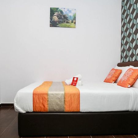 Oyo 250 Palazzo Hotel Kulai Джохор-Бару Экстерьер фото