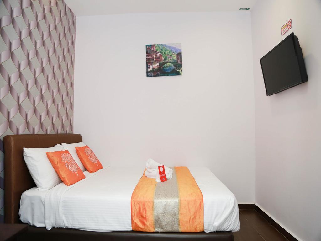 Oyo 250 Palazzo Hotel Kulai Джохор-Бару Экстерьер фото
