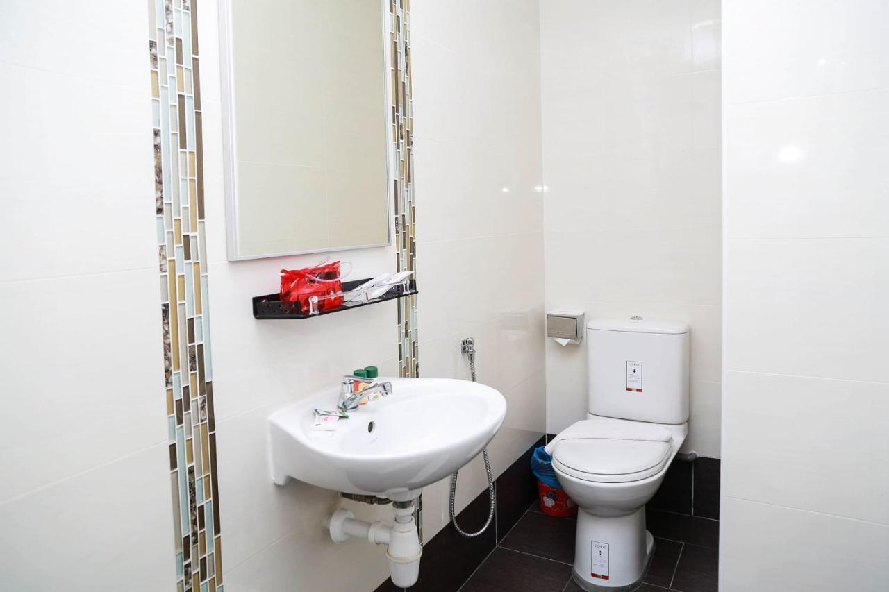 Oyo 250 Palazzo Hotel Kulai Джохор-Бару Экстерьер фото
