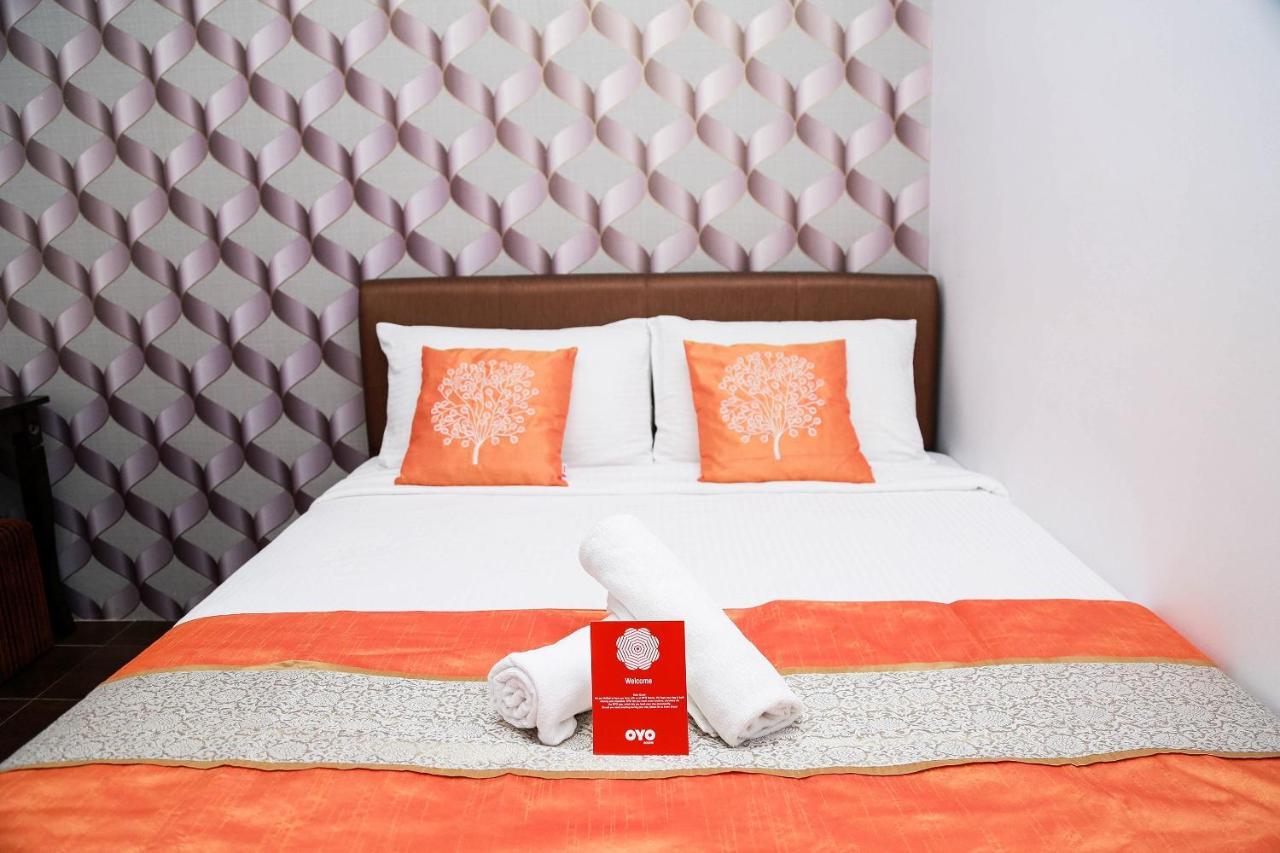 Oyo 250 Palazzo Hotel Kulai Джохор-Бару Экстерьер фото